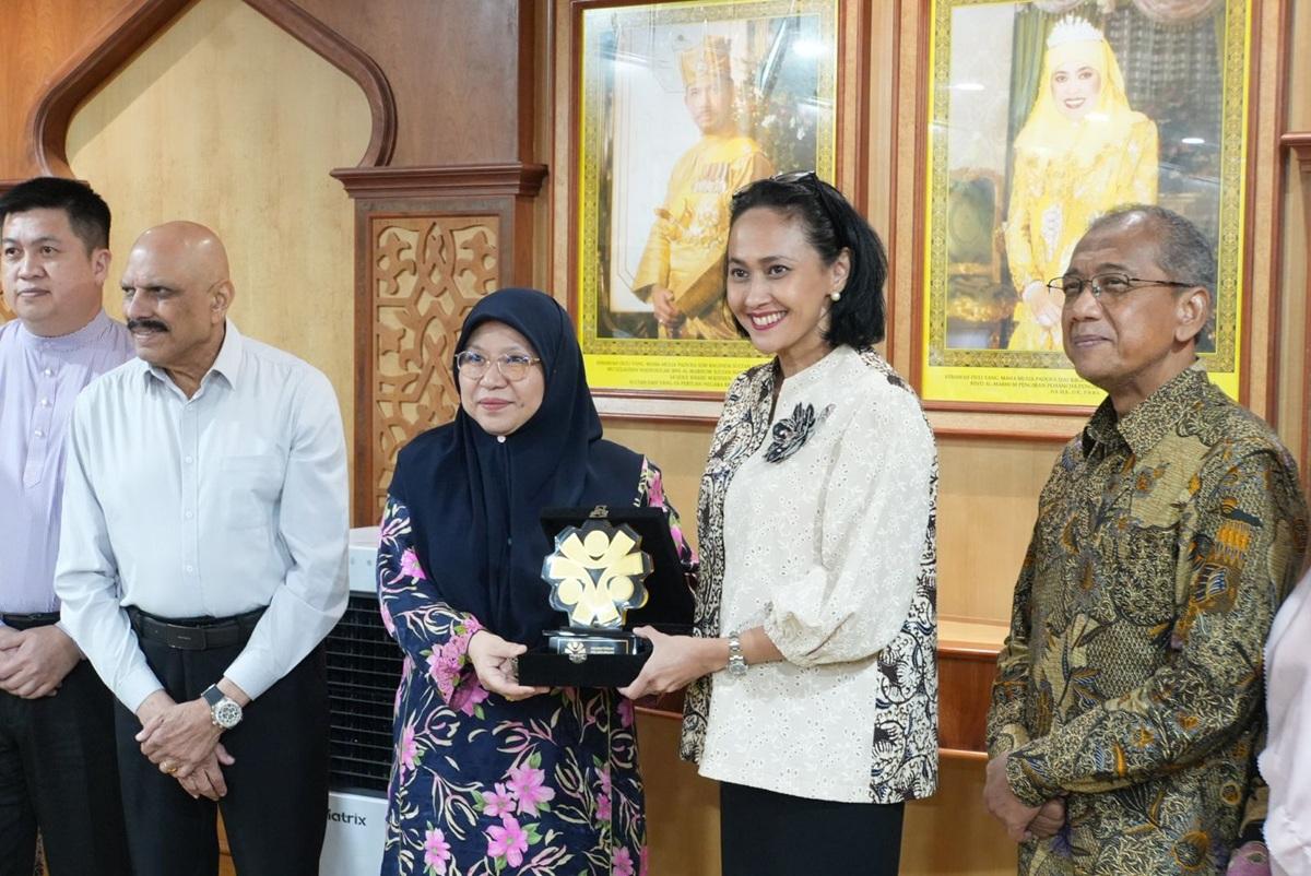 Wamen Christina Inisiasi Pilot Project Penempatan Perawat Indonesia di Brunei, Gaji Capai Rp35 Juta/Bulan